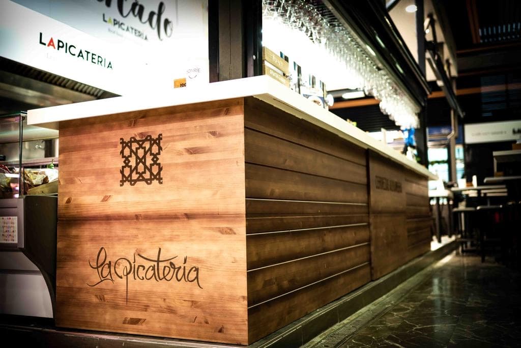 Barra de La Picatería en el Mercado de San Agustín