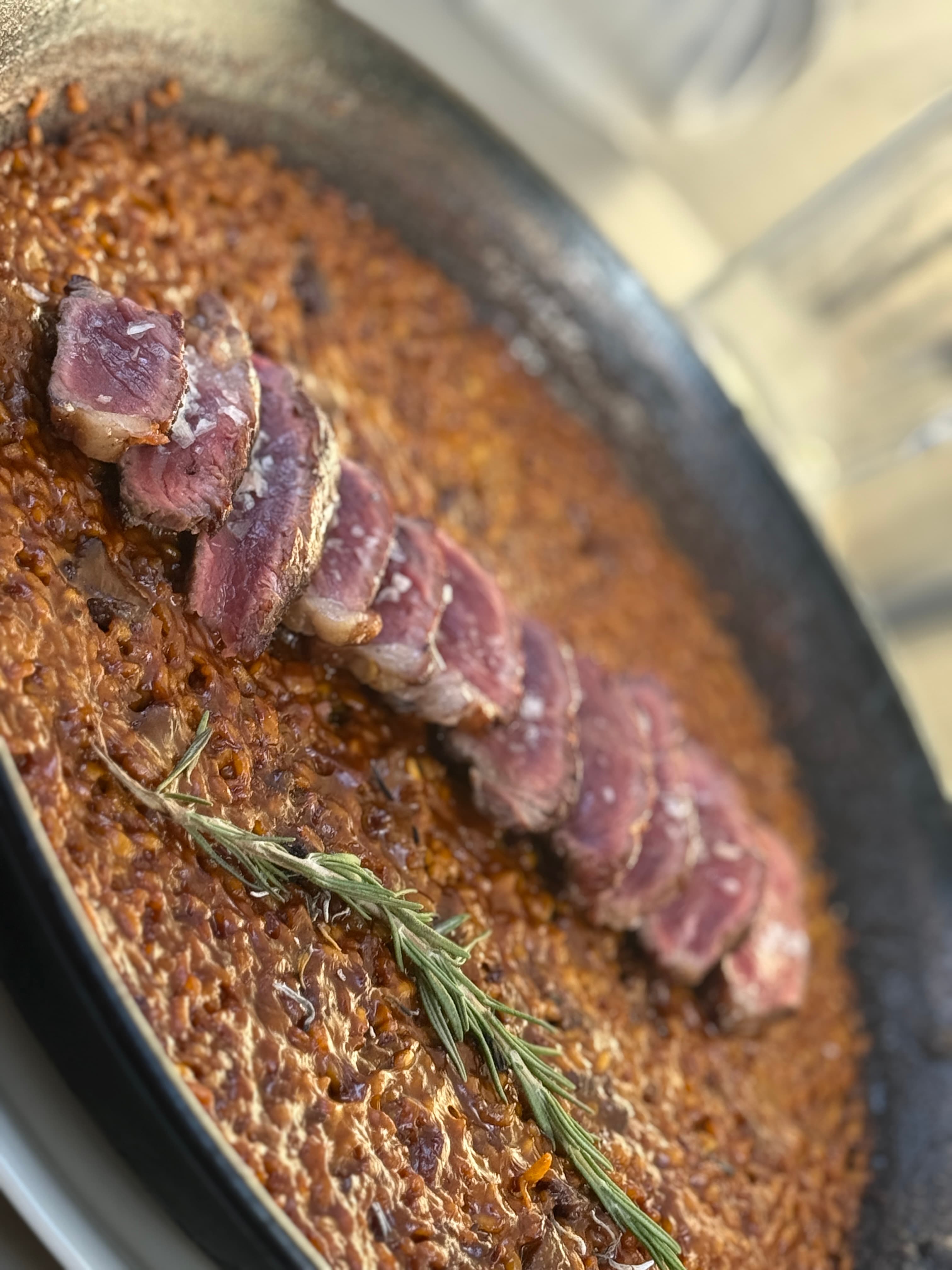 Paella y carne a la brasa en La Picatería