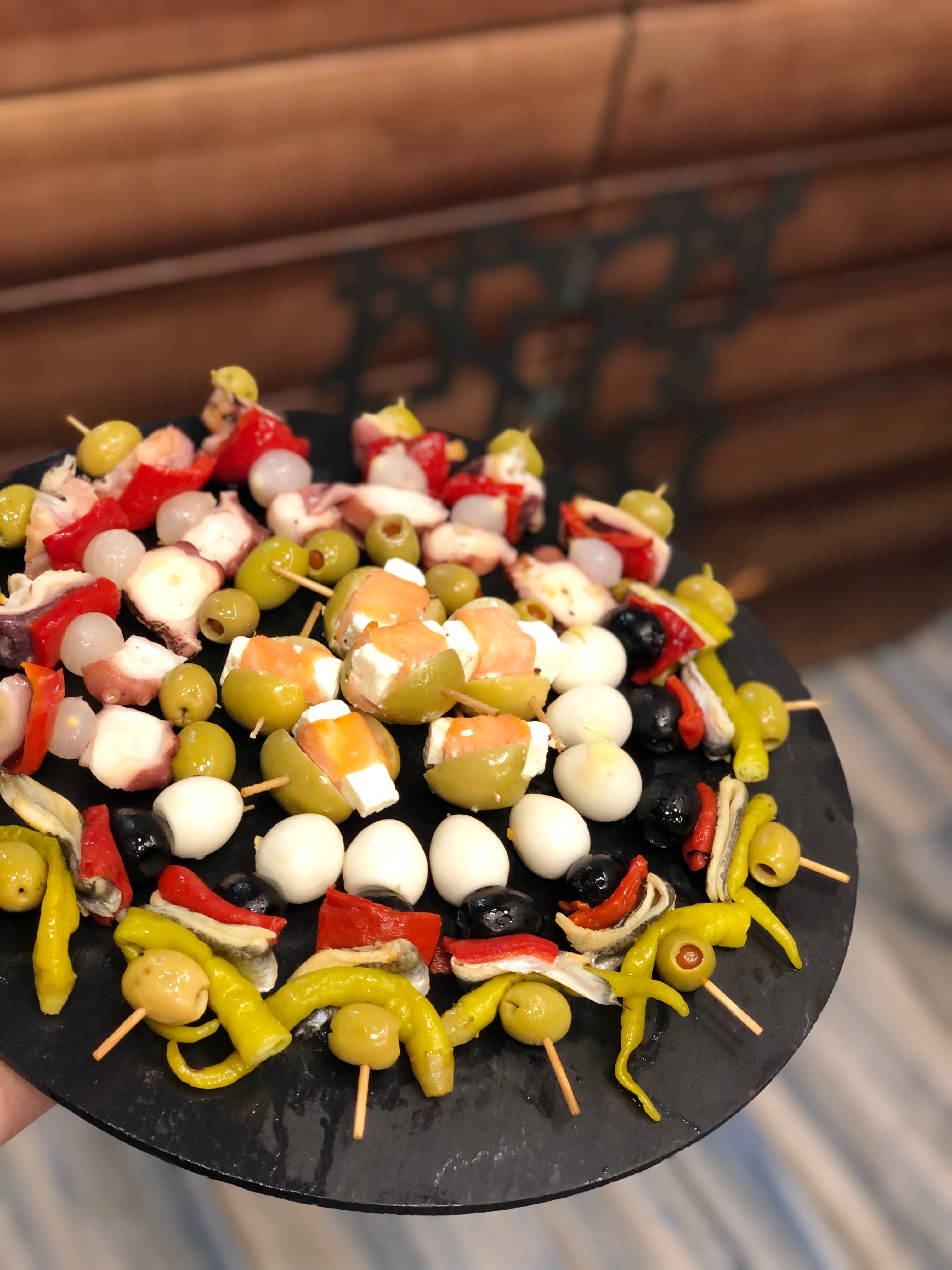 Pinchos y producto real de La Picatería